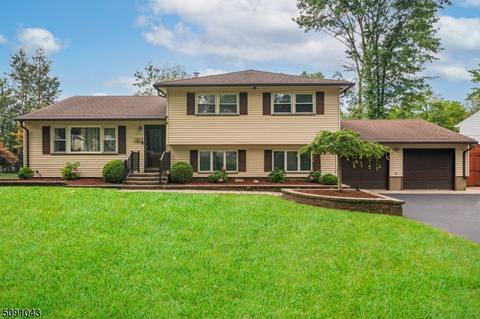 597 Mazur Ave, Paramus, NJ 07652 photo 1