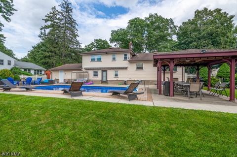 597 Mazur Ave, Paramus, NJ 07652 photo 8