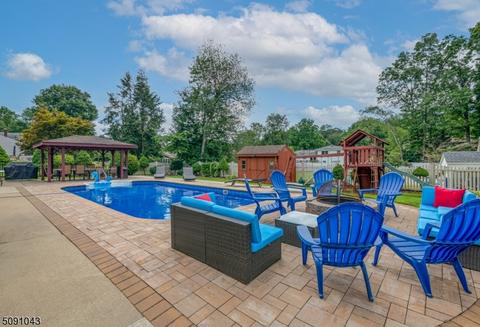 597 Mazur Ave, Paramus, NJ 07652 photo 4