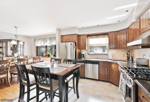 597 Mazur Ave, Paramus, NJ 07652 photo 10