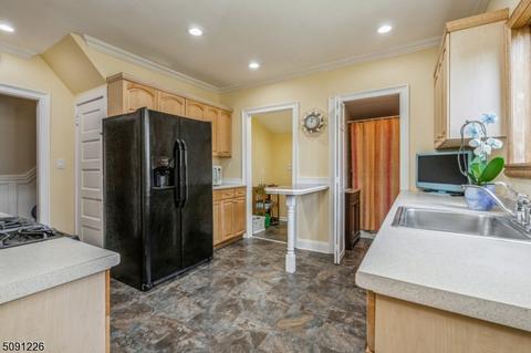 319 Dorn Ave, Middlesex, NJ 08846 photo 12