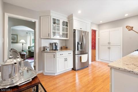 16 Marlborough Ave, Middlesex, NJ 08846 photo 3