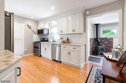 16 Marlborough Ave, Middlesex, NJ 08846 photo 8