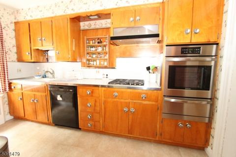 272 Hamilton Pl, Hackensack, NJ 07601 photo 9