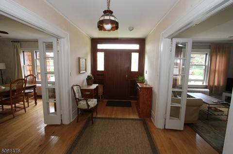 272 Hamilton Pl, Hackensack, NJ 07601 photo 3