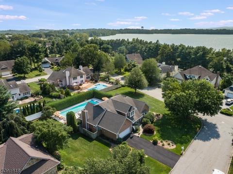 27 Lowell Dr, Wayne, NJ 07470 photo 3