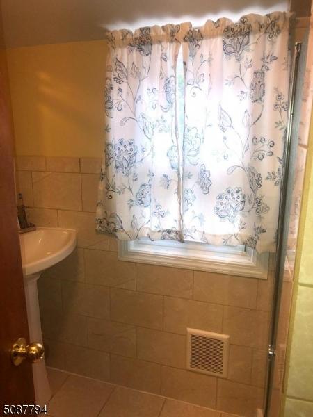 73 Village Dr, Wayne, NJ 07470 photo 17