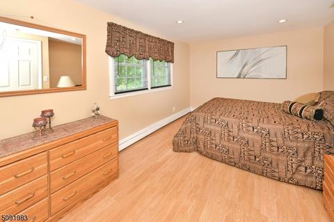 453 Nevada St, Paramus, NJ 07652 photo 19