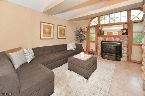453 Nevada St, Paramus, NJ 07652 photo 4
