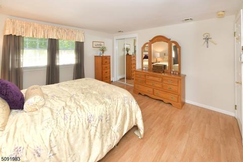 453 Nevada St, Paramus, NJ 07652 photo 18