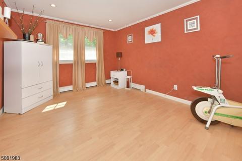 453 Nevada St, Paramus, NJ 07652 photo 20
