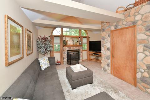 453 Nevada St, Paramus, NJ 07652 photo 6