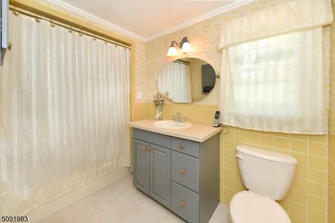 453 Nevada St, Paramus, NJ 07652 photo 21