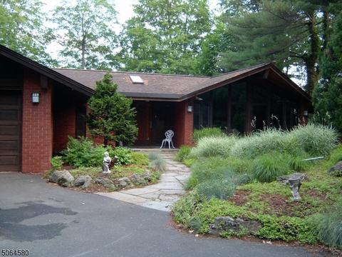 571 Terhune Dr, Wayne, NJ 07470 photo 2