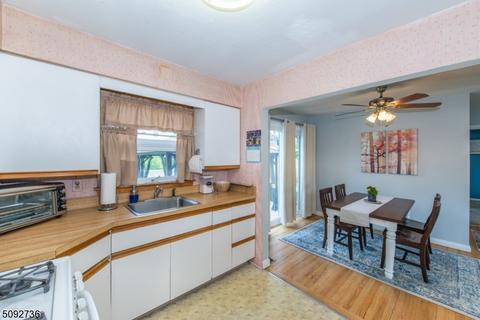 69 Ivanhoe Ter, Bloomfield, NJ 07003 photo 9