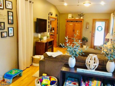 100 Freeway Ave, Hackettstown, NJ 07840 photo 5