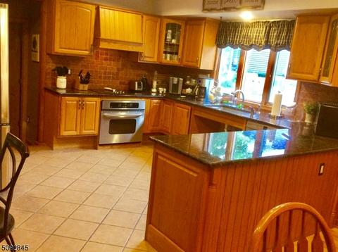 100 Freeway Ave, Hackettstown, NJ 07840 photo 4
