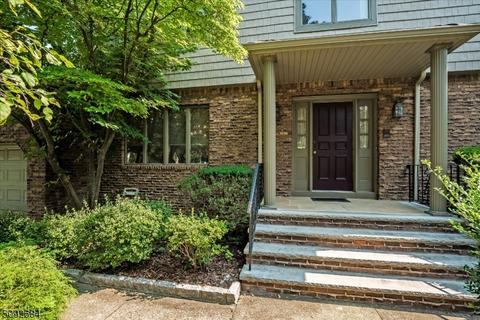 277 Purdue Ct, Paramus, NJ 07652 photo 2