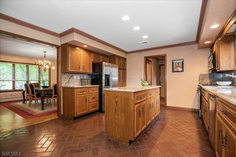 277 Purdue Ct, Paramus, NJ 07652 photo 13