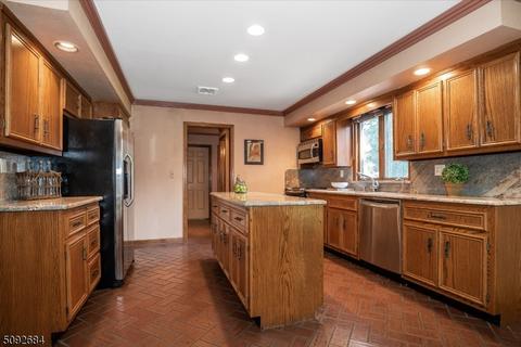 277 Purdue Ct, Paramus, NJ 07652 photo 12