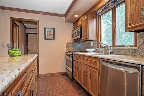 277 Purdue Ct, Paramus, NJ 07652 photo 15