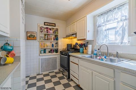 390 E Mcfarlan St, Dover, NJ 07801 photo 21