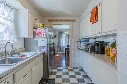390 E Mcfarlan St, Dover, NJ 07801 photo 22