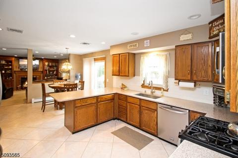 6 Fieldcrest Dr, Hackettstown, NJ 07840 photo 5