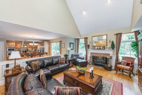 107 Point View Pkwy, Wayne, NJ 07470 photo 4
