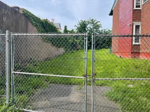 159 Pearl St, Paterson City, NJ 07501