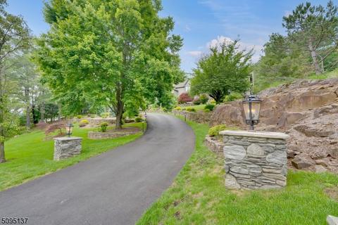 8 Shadow Ridge Run, Wayne, NJ 07470 photo 3