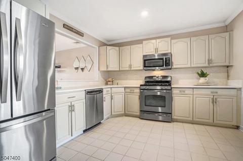 83 Hagerman Ct, Bridgewater, NJ 08807 photo 8