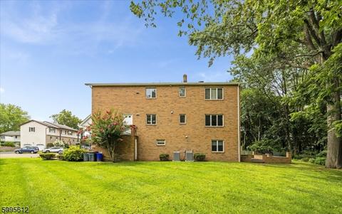 15 Daniel Ct, Saddle Brook, NJ 07663 photo 4