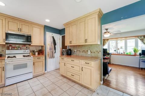 160 Perry St, Dover, NJ 07801 photo 4