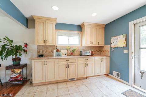 160 Perry St, Dover, NJ 07801 photo 5
