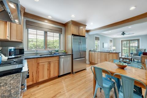 81 Maple St, Millburn, NJ 07041 photo 7