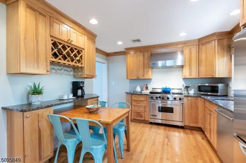 81 Maple St, Millburn, NJ 07041 photo 8