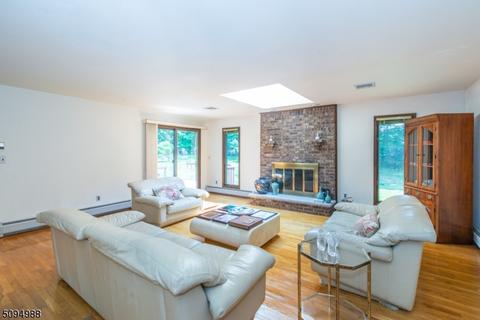 209 Webster Dr, Wayne, NJ 07470 photo 4