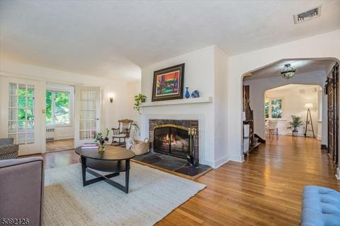 88 Maple St, Millburn, NJ 07041 photo 3