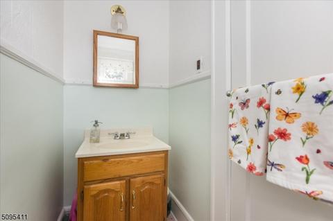 35 Overlook Ter, Nutley, NJ 07110 photo 13