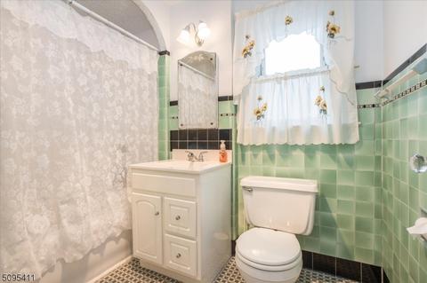 35 Overlook Ter, Nutley, NJ 07110 photo 19