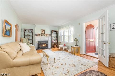 35 Overlook Ter, Nutley, NJ 07110 photo 4