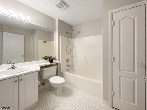 8033 Brittany Dr, Wayne, NJ 07470 photo 15