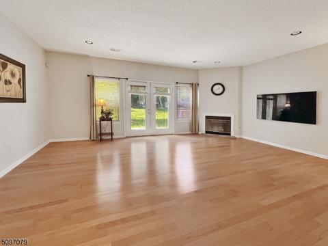 8033 Brittany Dr, Wayne, NJ 07470 photo 2