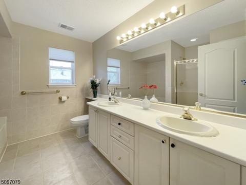 8033 Brittany Dr, Wayne, NJ 07470 photo 17