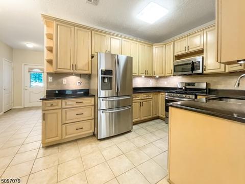 8033 Brittany Dr, Wayne, NJ 07470 photo 10