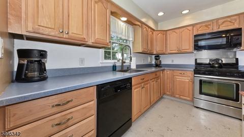 15 Raleigh Ln, Wayne, NJ 07470 photo 11