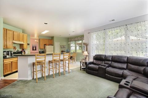 32 Saxton Dr, Hackettstown, NJ 07840 photo 4