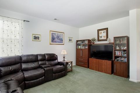 32 Saxton Dr, Hackettstown, NJ 07840 photo 5