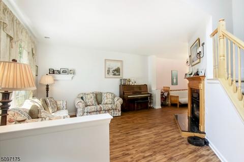 32 Saxton Dr, Hackettstown, NJ 07840 photo 7